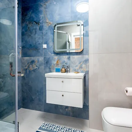 Mostek Sapphire Navy By Bookinghost