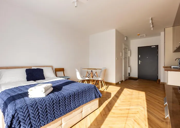 Mostek Sapphire Navy By Bookinghost Gdaňsk