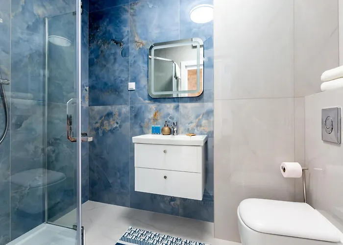 Mostek Sapphire Navy By Bookinghost