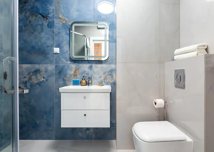 Apartment Mostek Sapphire Navy By Bookinghost